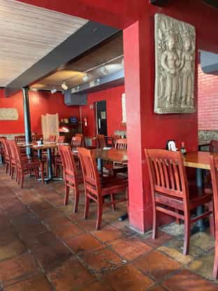 Mon's Thai Bistro & Sushi Bar, San Antonio, TX
